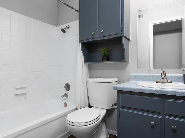 5300 NW Loop 410 — Photo 13