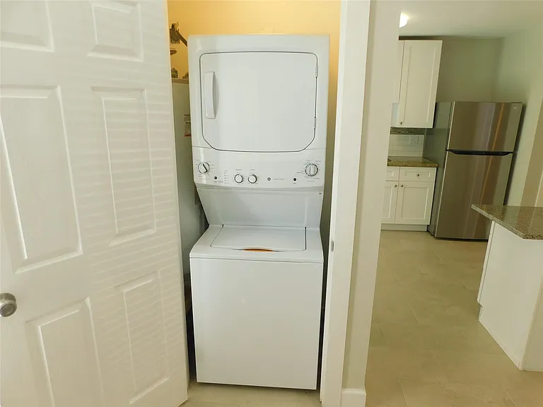 3332 Blodgett St — Photo 8