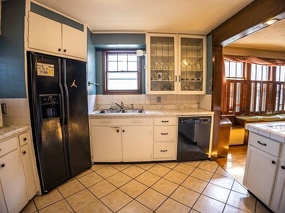 3rd image of 1508 Douglas Ave