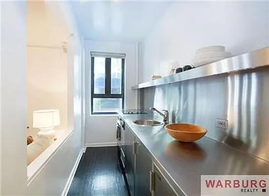 Sold by Warburg | media 12