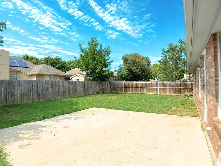 3913 Periwinkle Dr — Photo 12