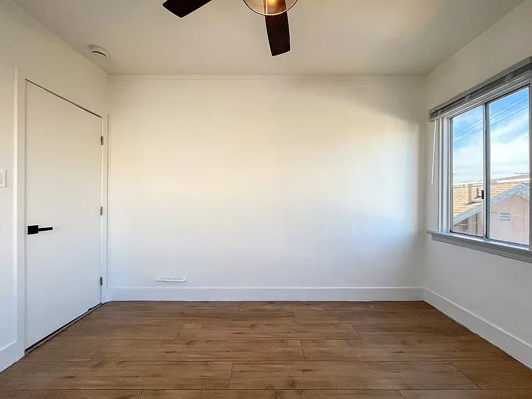 2364 Lime Ave — Photo 12