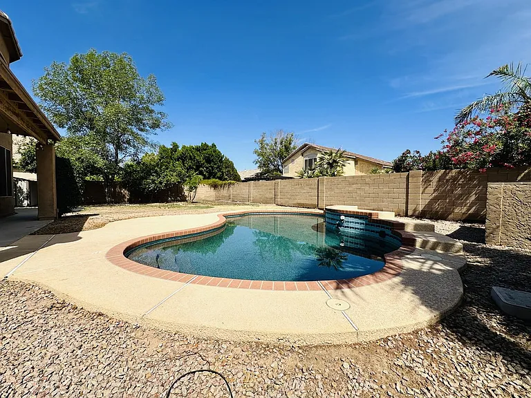 672 W Raven Dr — Photo 48