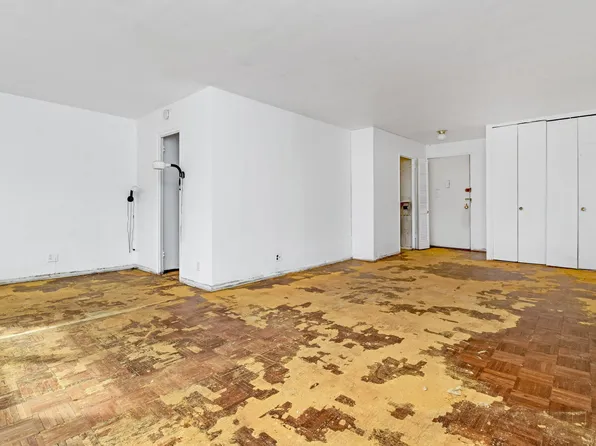 251 East 32nd Street image 14 of 15