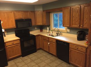 2911 Canterbury Dr, Midland, MI 48642