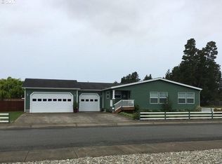 900 Cedar Loop, Lakeside, OR 97449