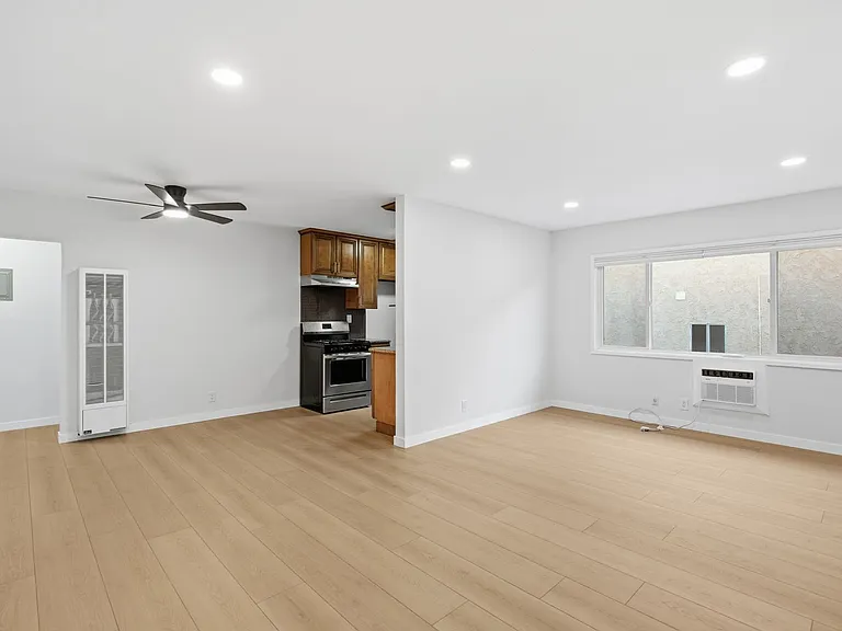 14620-14626 Magnolia Blvd — Photo 13