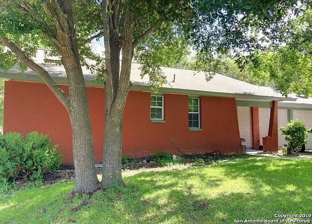 3 bed, 2.0 bath, 1259 sqft, $1,700 — Photo 3