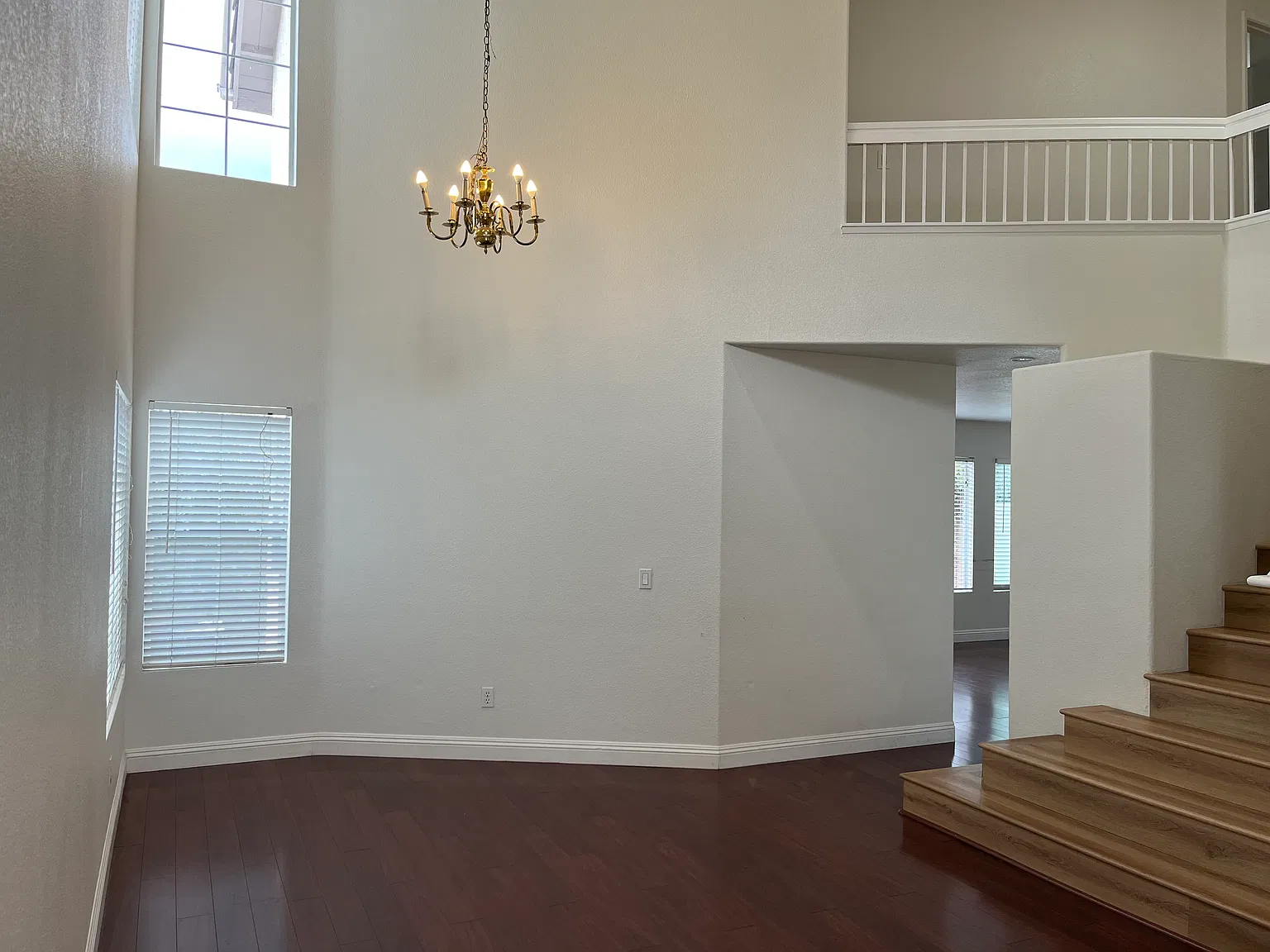 4 bed, 2.5 bath, 1680 sqft, $4,190 — Photo 3
