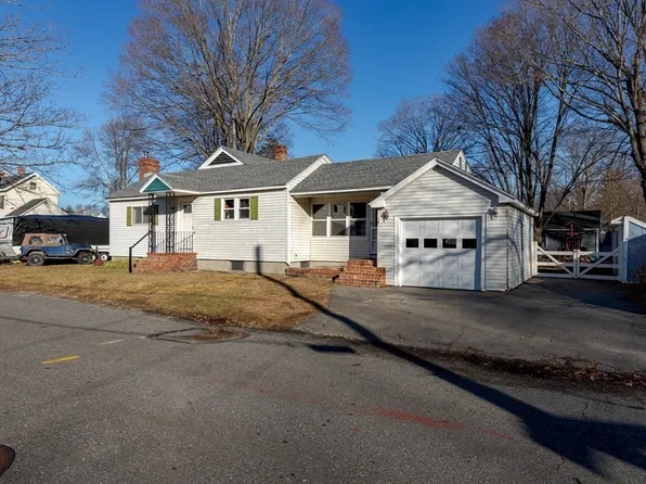 18 Porter St, Shirley, MA 01464