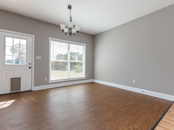 5th image of 134 Hubert Rd