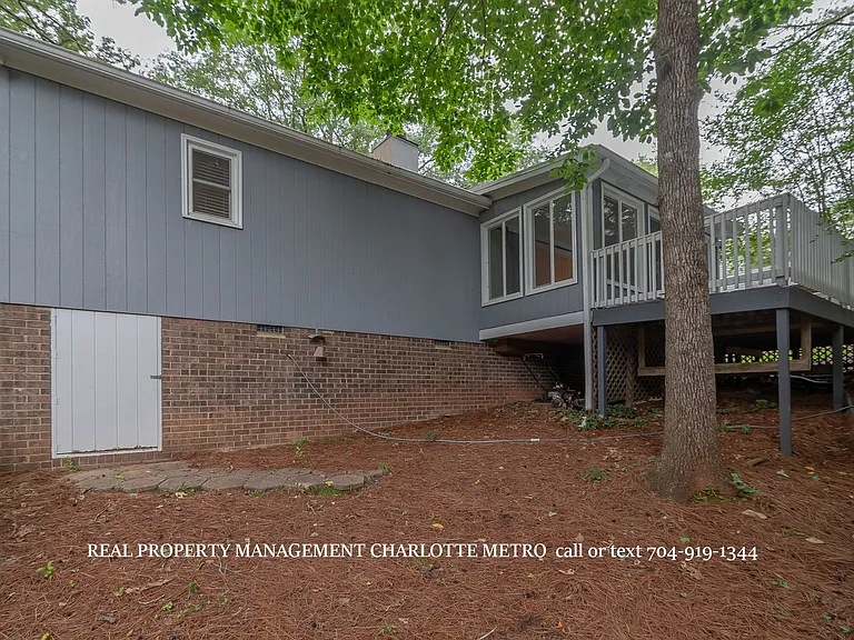1059 Woodlake Ln — Photo 46