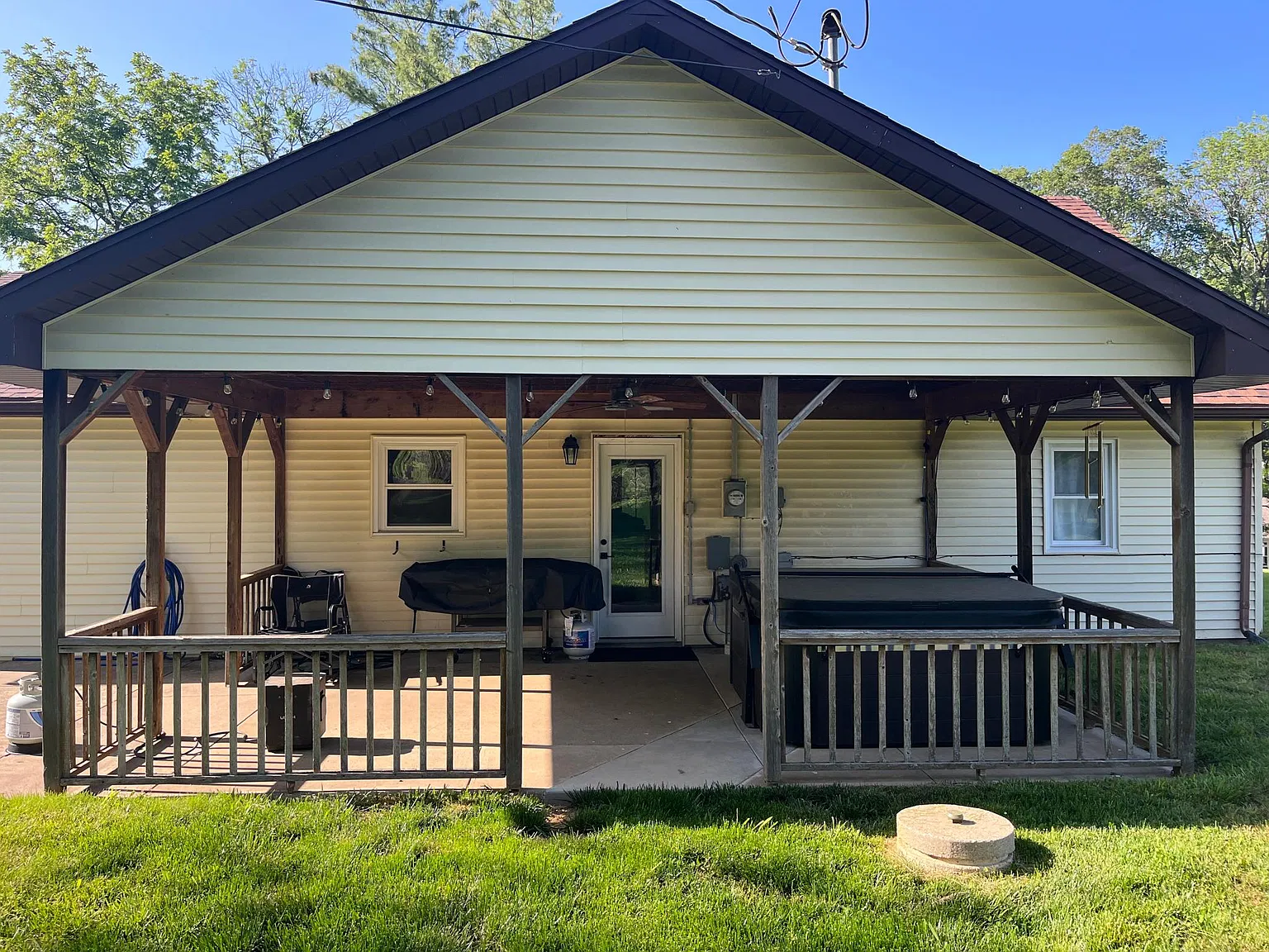 3 bed, 1.5 bath, 1008 sqft, $2,000 — Photo 4