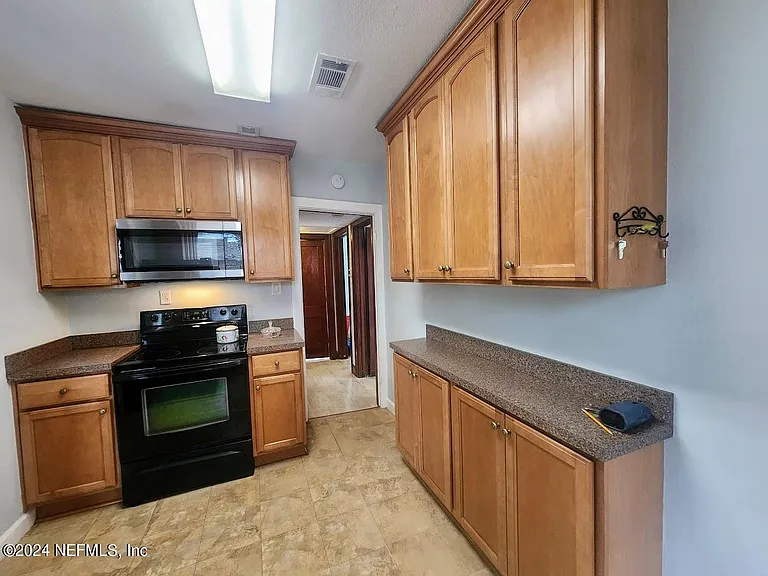 2134 Camden Ave — Photo 10