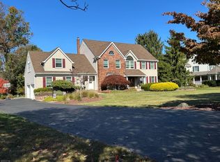 12 Wedgewood Dr, Annandale, NJ 08801