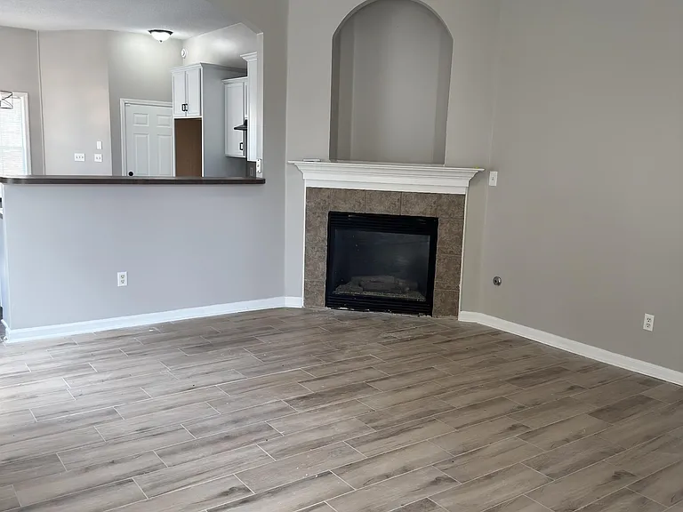 1237 Travers Ln — Photo 3