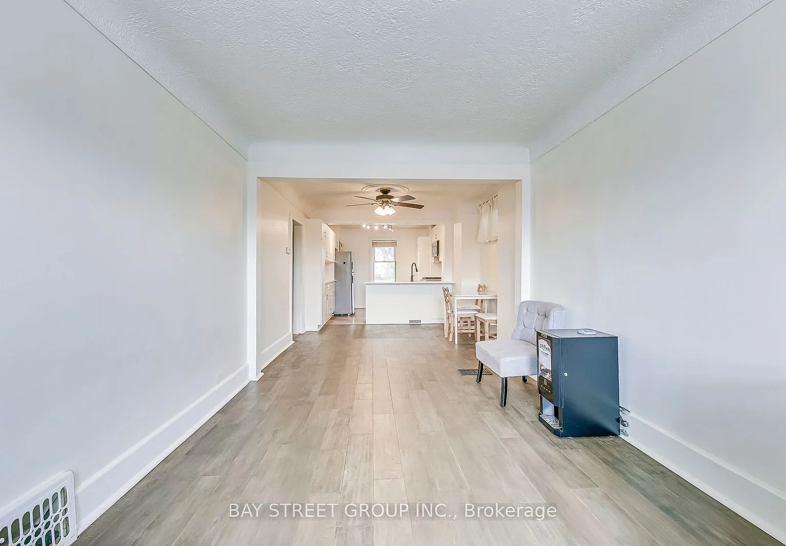 3 bed, $2,400 — Photo 4