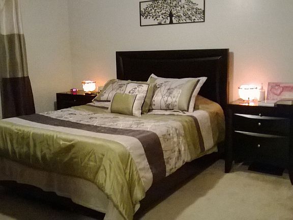 Bedroom 2 w/ walk in closet