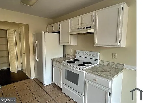 4100 Hunters Hill Cir #4100 — Photo 10