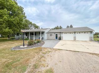 3026 Sunnyview Dr, Brookings, SD 57006