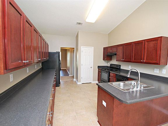3rd image of 1016 Blackhawk Ct