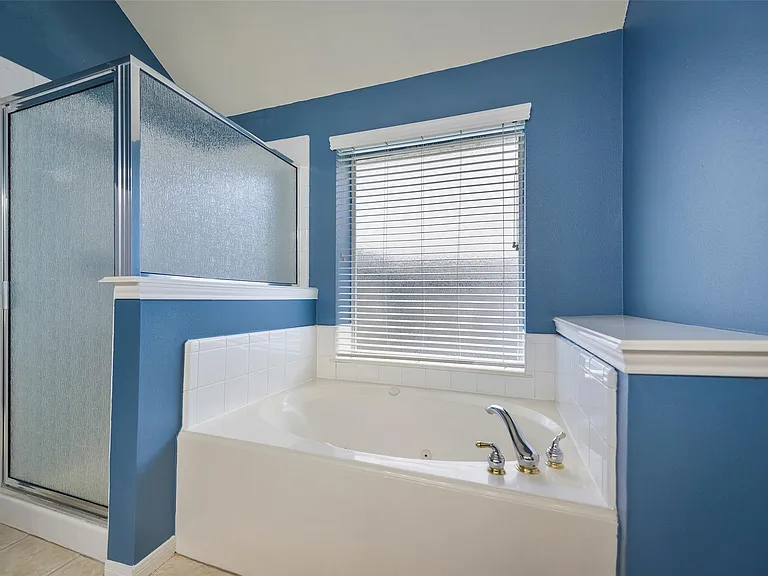 9719 Hawkins Ln — Photo 19