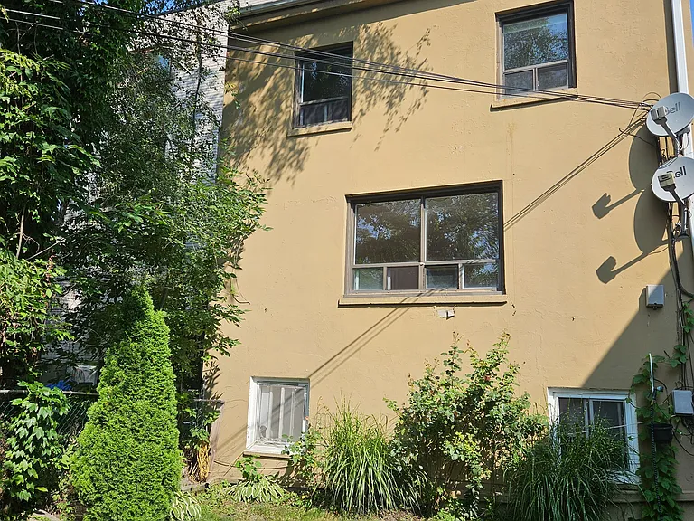 3775 Lake Shore Blvd W #UPPER — Photo 1