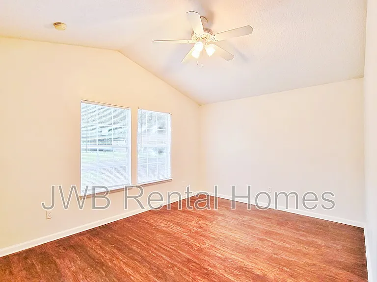 6609 Miriam St — Photo 8