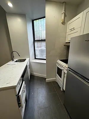 Rented by Salon Realty Corp | media 12