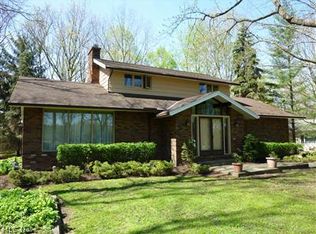 38164 Pleasant Valley Dr, Willoughby, OH 44094
