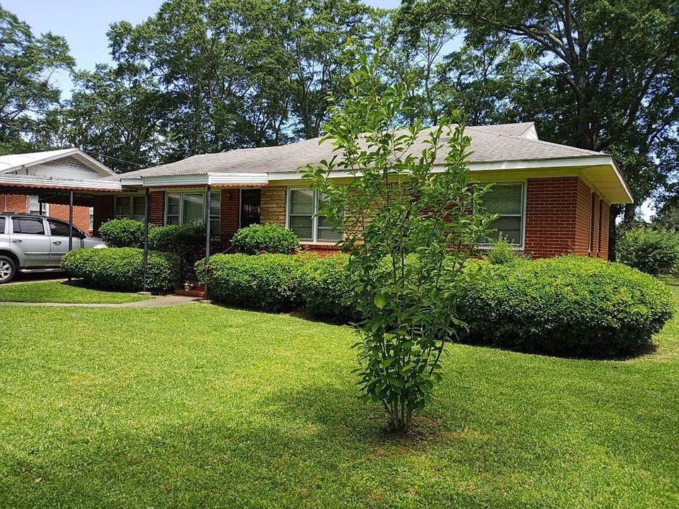 2nd image of 2721 Hawthorne Dr