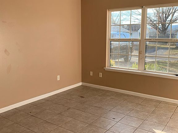 4th image of 802 Carden Ave