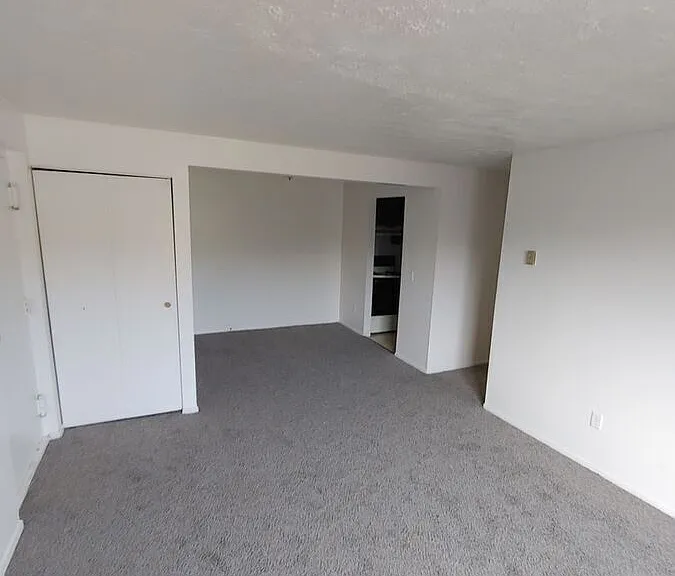 127 Fox Hill Ln #L — Photo 2