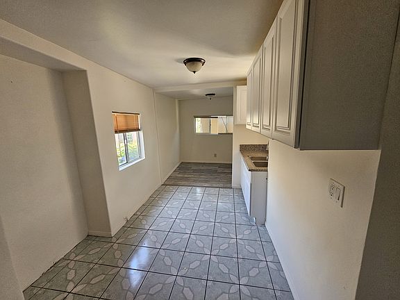 5th image of 3531 Winter St #0