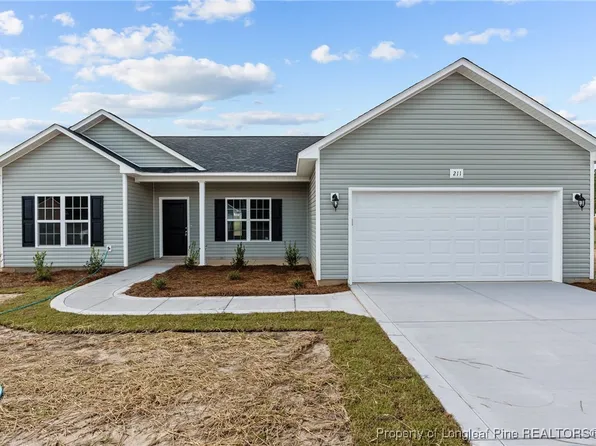 211 Orchard Ln, Parkton, NC 28371