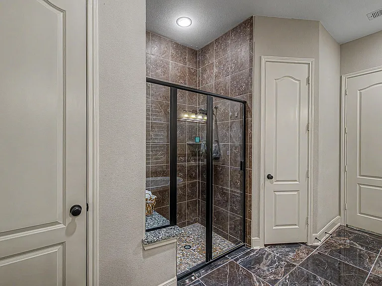 17430 Aberdeenshire Dr — Photo 26