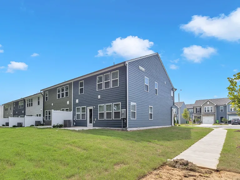 840 McKenzie Park Ter — Photo 38