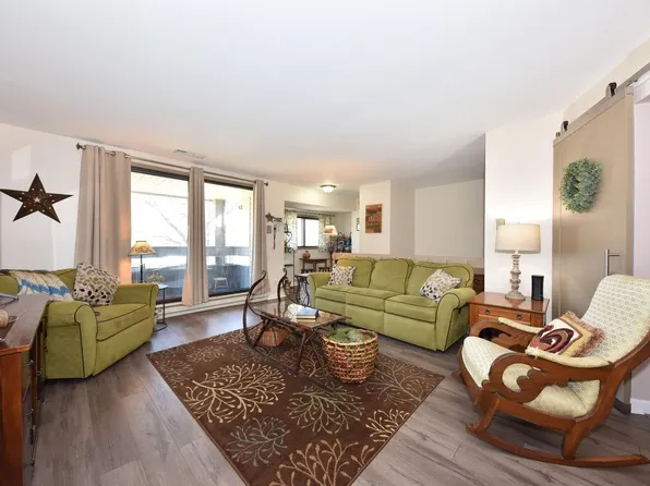 1691 South Carriage LANE, New Berlin, WI 53151