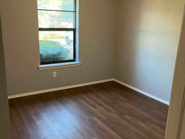 1812 Quail Run — Photo 5