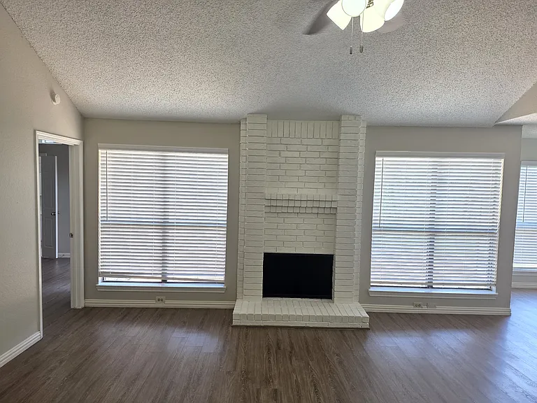 4735 Hollow Tree Dr — Photo 5