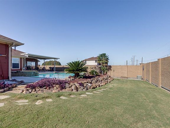 3rd image of 808 Banbury Ct
