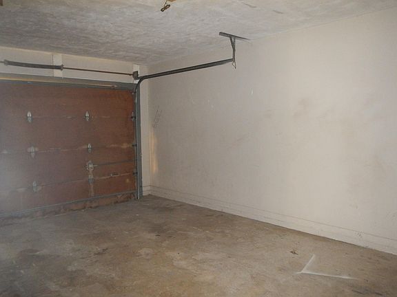 5th image of 40 Coral Reef Ct N