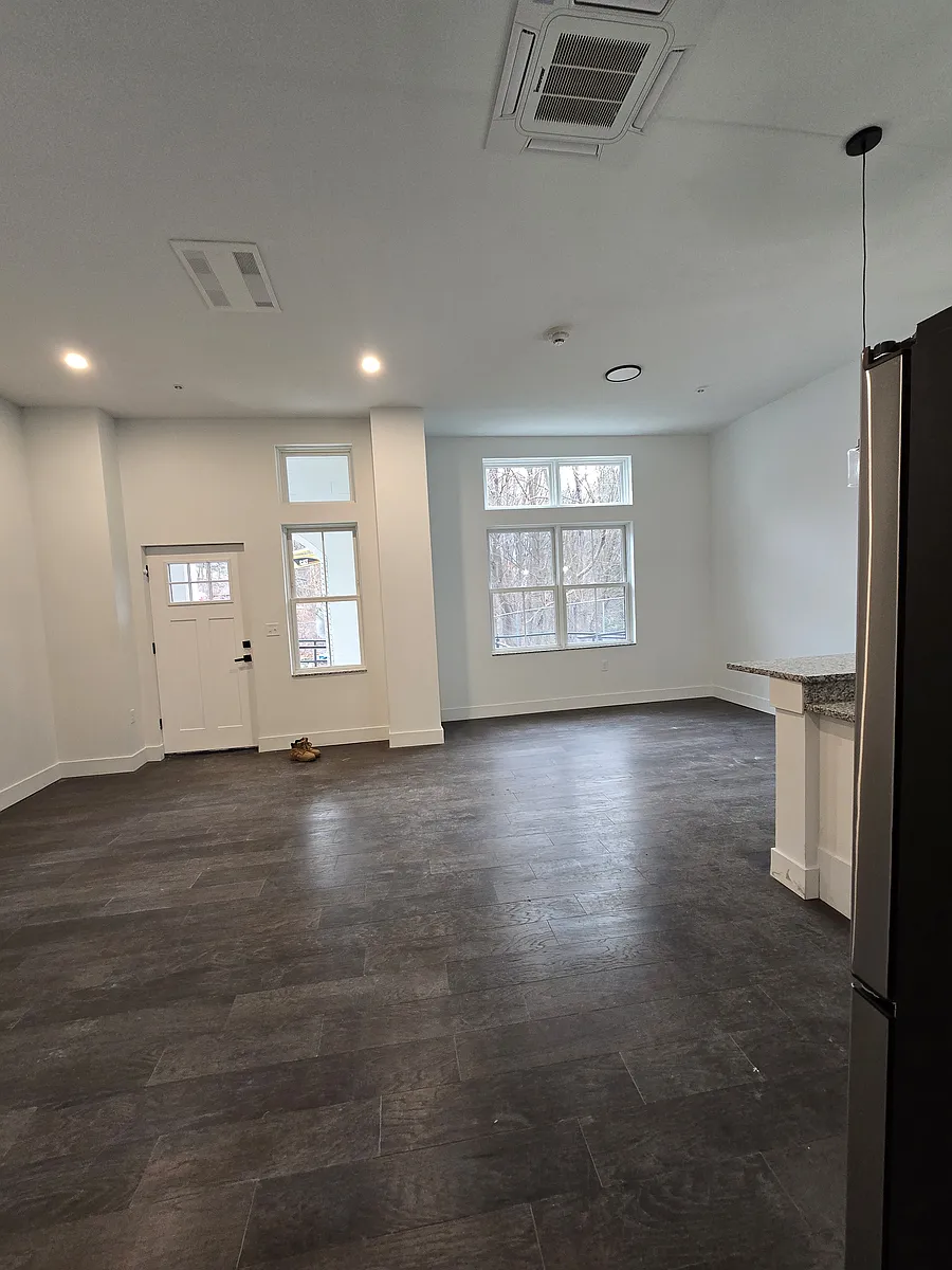 Building Photo - 20 East St #304