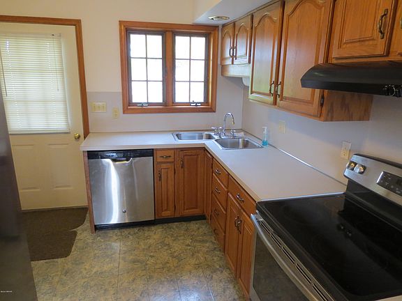 3rd image of 317 Winter St