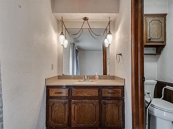 4th image of 813 N Parkview Cir