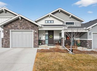 206 S Crestridge Cmn SW, Calgary, AB T3B 6J5