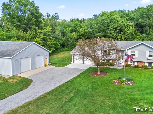 5805 Conklin Rd, Lowell, MI 49331