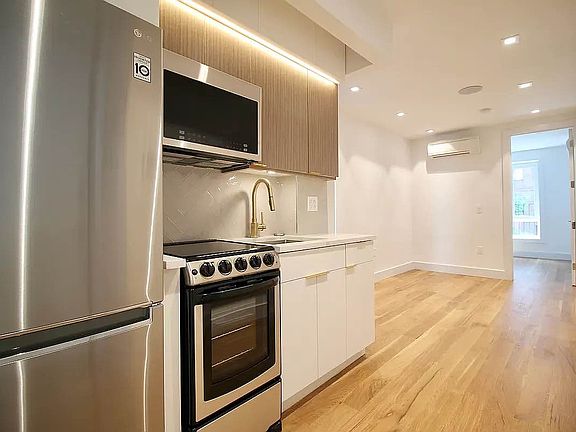 3rd image of 325 E 93rd St #3B
