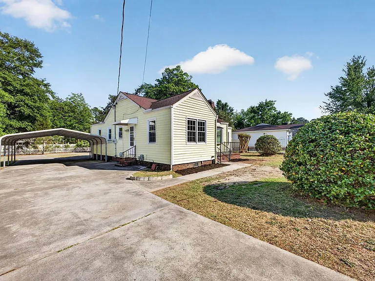 450 Williamsburg St — Photo 4