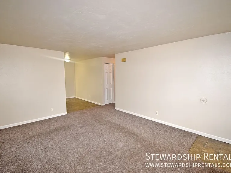 1170 Grant Aly #B — Photo 9